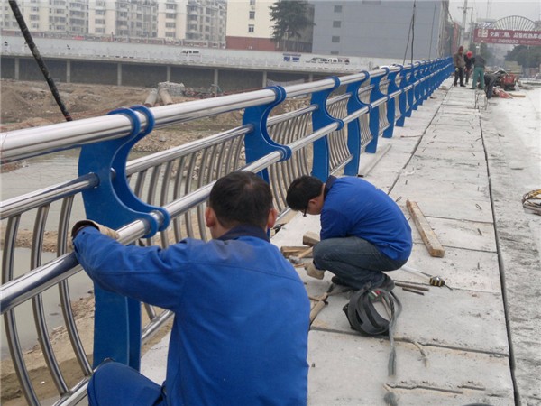 静海不锈钢桥梁护栏除锈维护的重要性及其方法