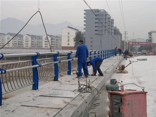 静海不锈钢复合管护栏常见问题及解决方案